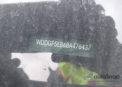 2011 Mercedes-Benz C 300 Luxury/Sport z USA, uszkodzony, nr VIN WDDGF5EB6BA476437